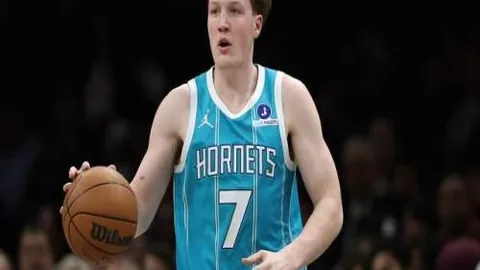 沃顿澄清：曼联传闻仅传闻，未考虑夏季转会